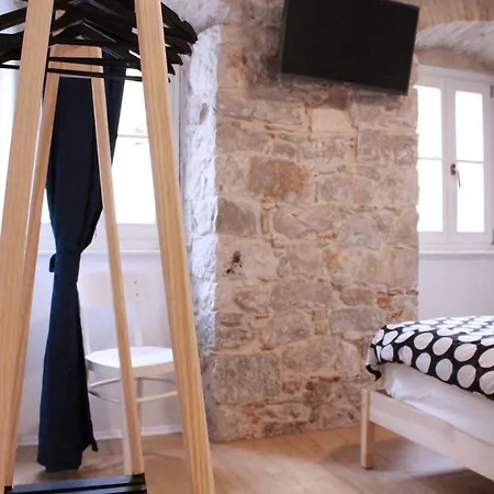 Apartman Books&bells Split